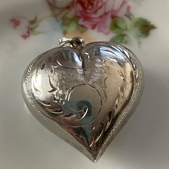 Large Vtg Sterling Puffy Heart Double Sided Pendant - Picture 3 of 7